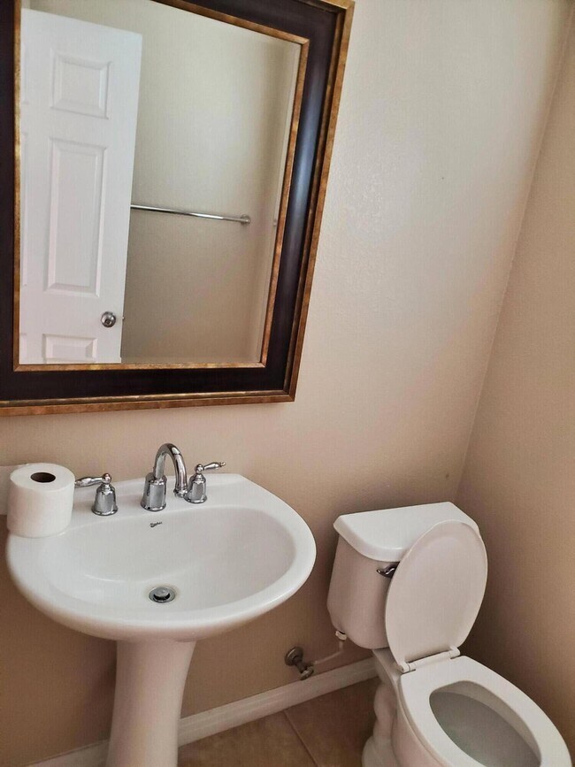 Building Photo - 84476 Ruebens Way