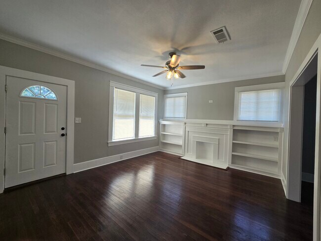 Building Photo - 328 Robinson Pl