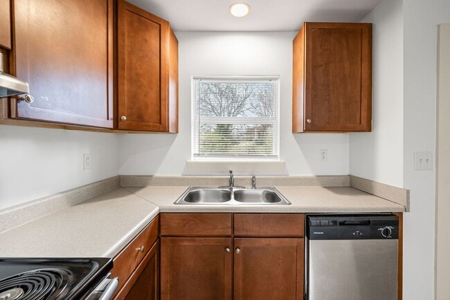 Building Photo - Spacious Rental Minutes from Downtown Nashville!