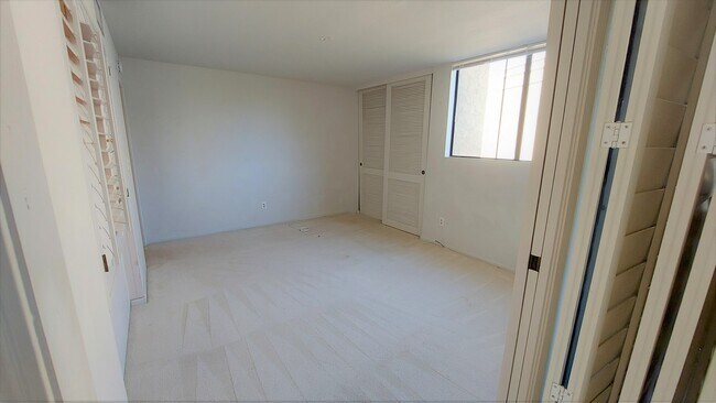 Building Photo - 2420 Torrey Pines Rd