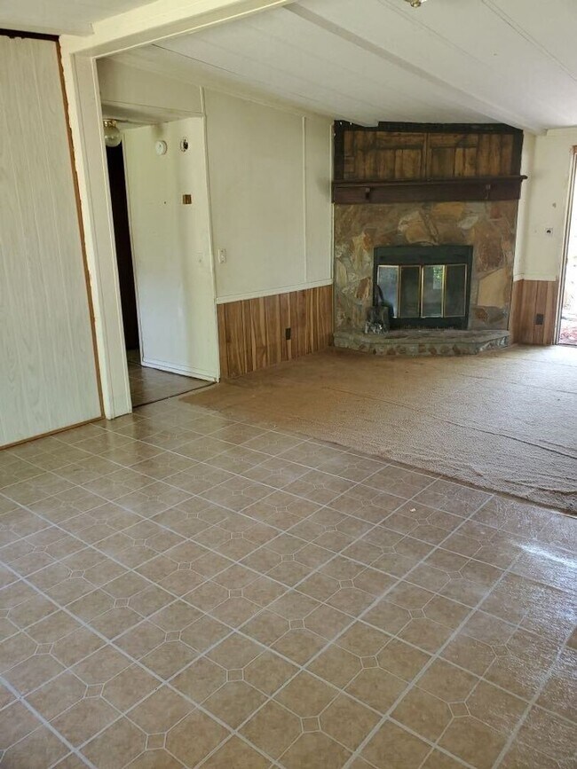 Building Photo - Section 8 Vouchers Apply Now! 3 bedroom/2 bath doublewide in Aiken!