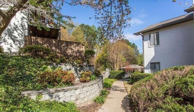 Building Photo - 20 Finch Trl NE