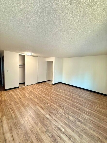 Building Photo - 18524 Linden Ave N