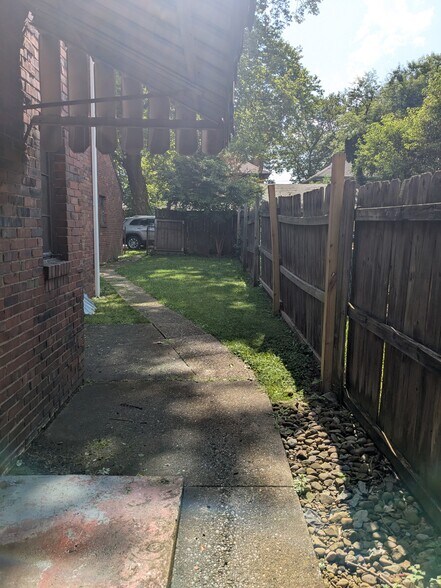 Building Photo - 920 S Braddock Ave