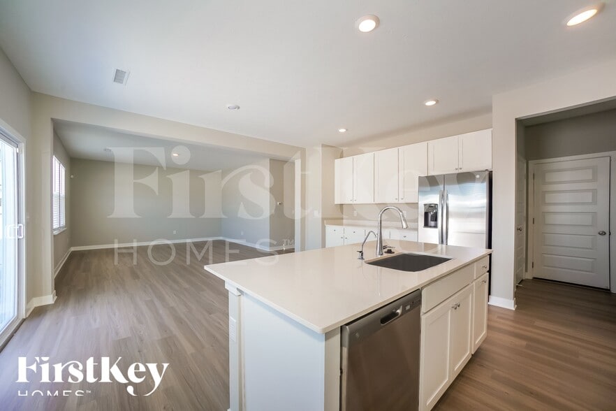 Building Photo - 2285 S Bingham Pl