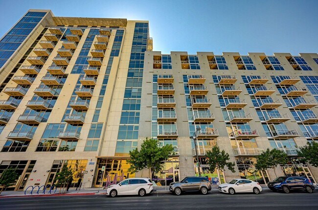 Building Photo - Juhl 345-City Views from this Spacious Deluxe Studio Residence