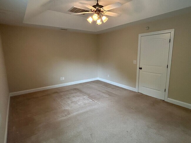Building Photo - End Unit 3 Bed | 2.5 Bath Townhouse in Cha...