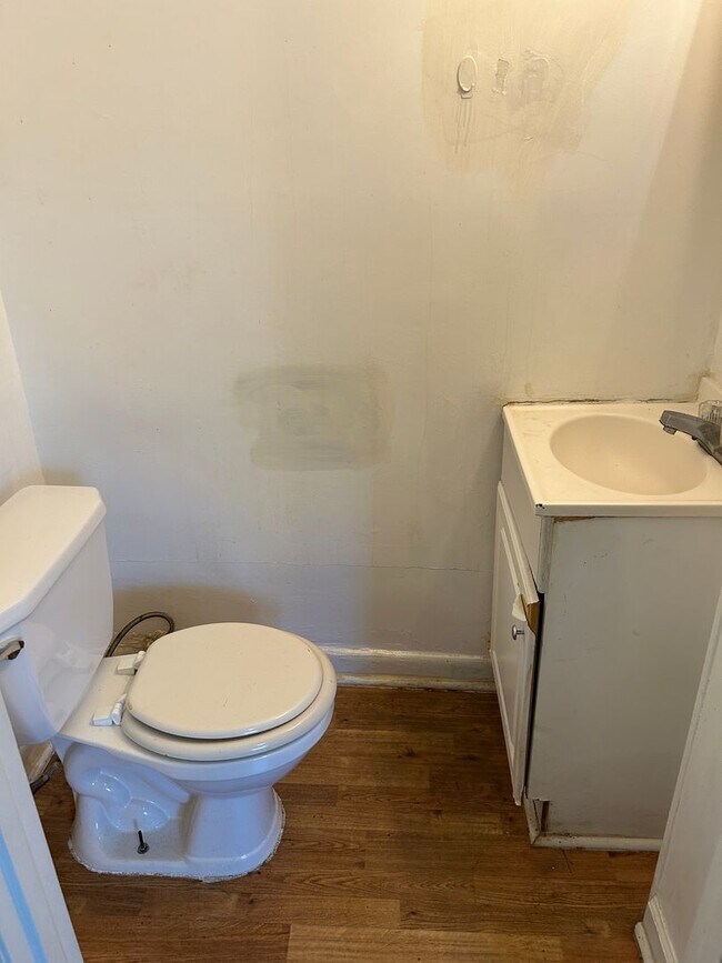 Building Photo - 2119 Elbon Dr
