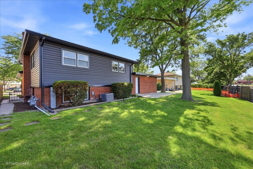 Building Photo - 188 W Kathleen Dr