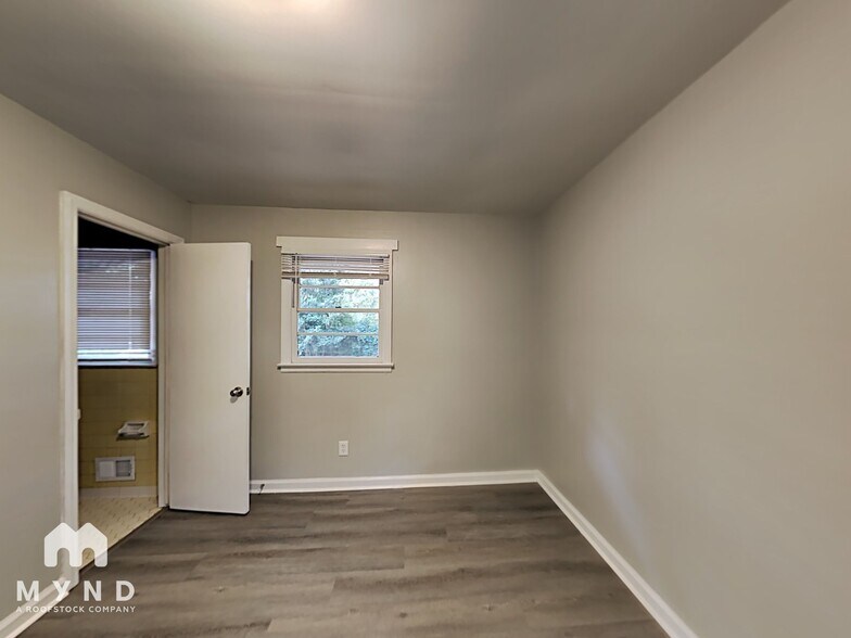 Building Photo - 919 Green Valley Rd SW