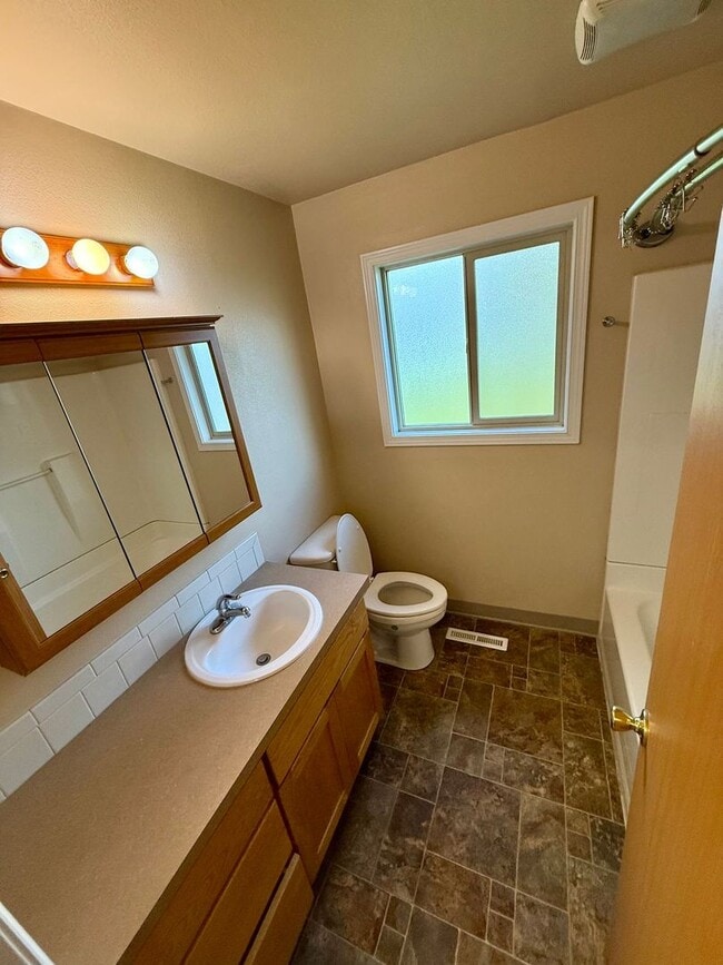 Building Photo - **For Rent: Spacious 4-Bedroom Home with 2...