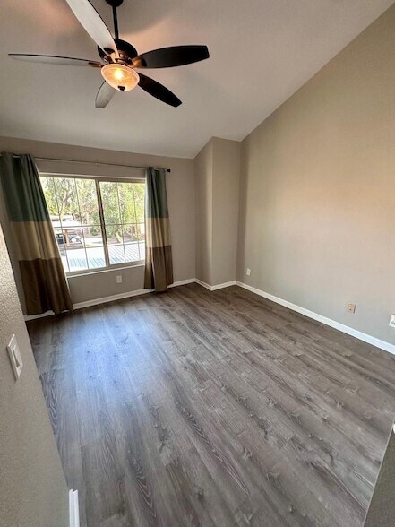 Building Photo - 4901 E Kelton Ln