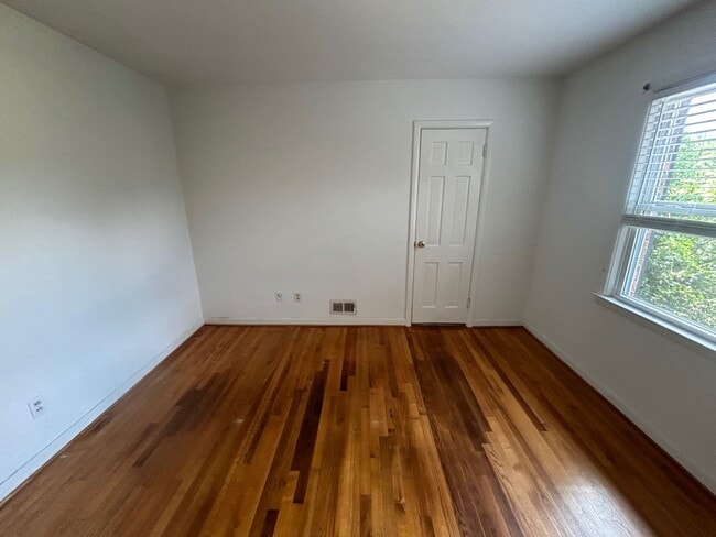 Building Photo - 7201 Mountainbrook Dr