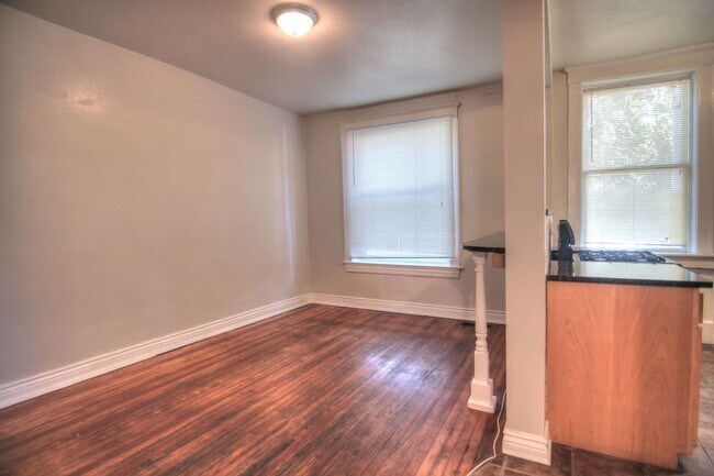 Building Photo - 3153 Magnolia Ave