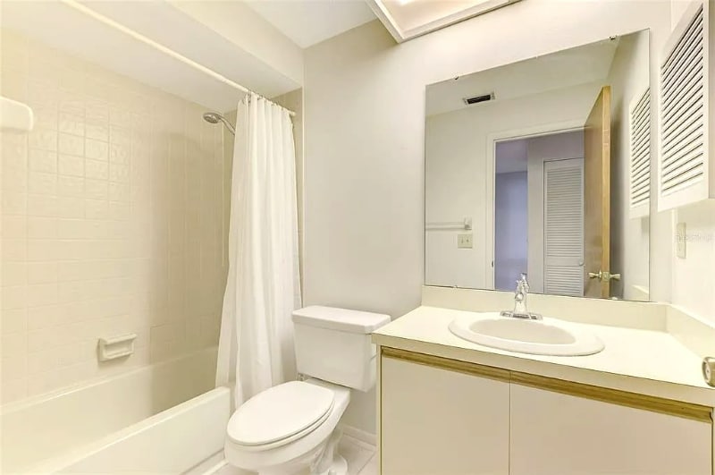 Building Photo - 979 Sunridge Dr