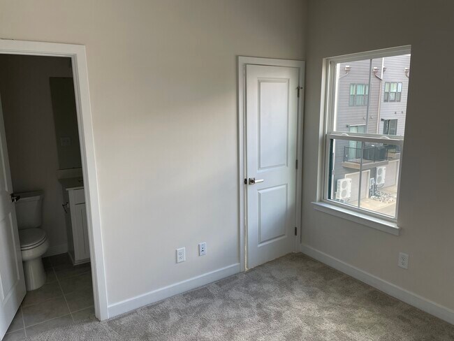 Building Photo - 1302 Gleason Way