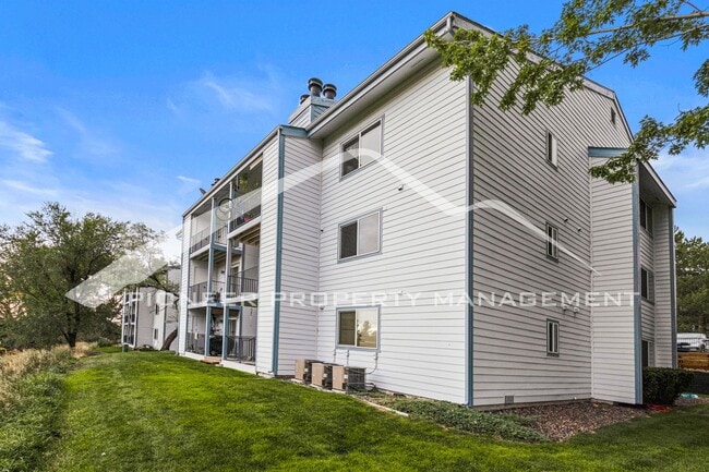 Building Photo - Great Condo with Central AC and Community Pool!