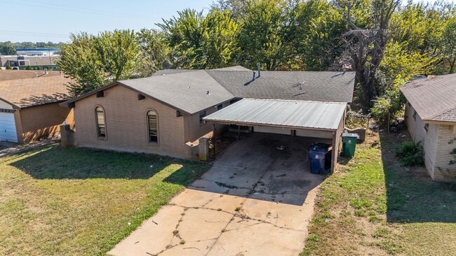 Building Photo - Charming 5-bedroom, 1.5-bathroom home