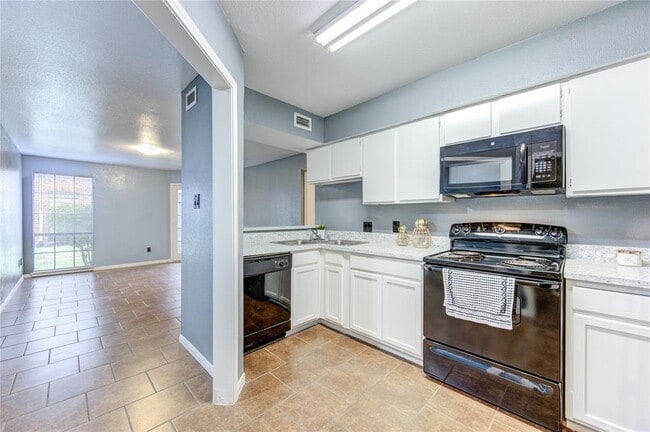 Building Photo - 12500 Sandpiper Dr