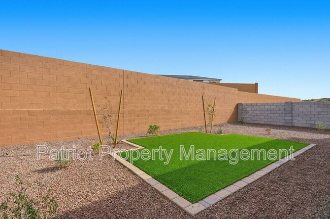 Building Photo - 6922 W Buckhorn Trail