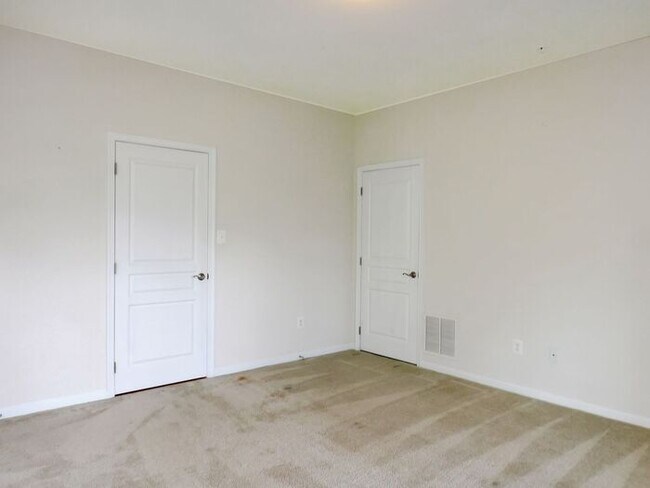 Building Photo - Pet Friendly 3 level End Unit Town Home wi...