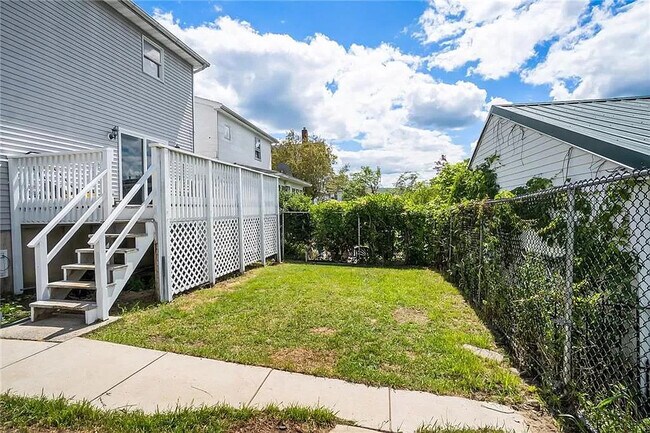 Building Photo - 723 Lehigh St