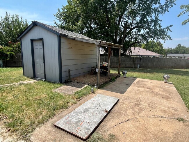 Building Photo - Charming 3 Bed 2 Bath!!