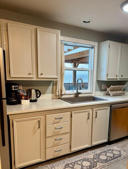 Building Photo - 312 S Nebraska St