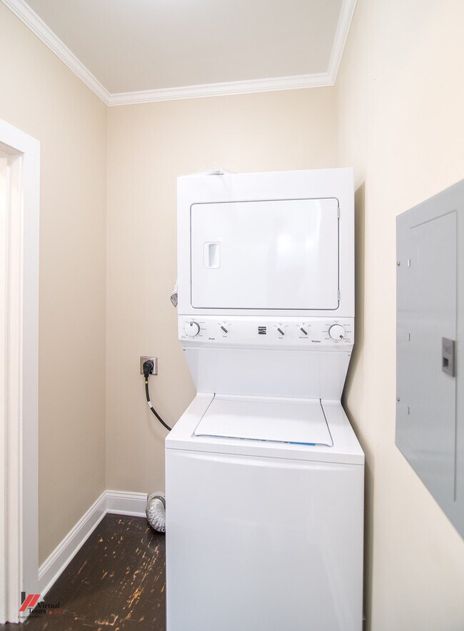 Building Photo - *MOVE IN SPECIAL $150 OFF 1ST MONTHS RENT*