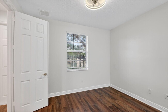 Building Photo - 2502 N Dixie Hwy