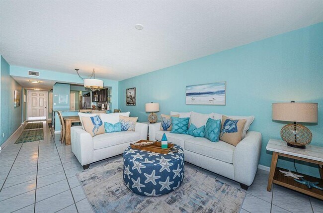 Building Photo - 5901 Bahia Del Mar Cir N