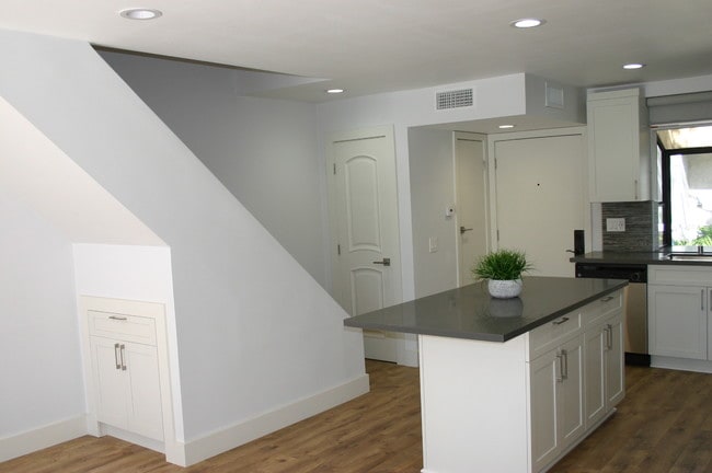 Building Photo - 247 Oahu Way