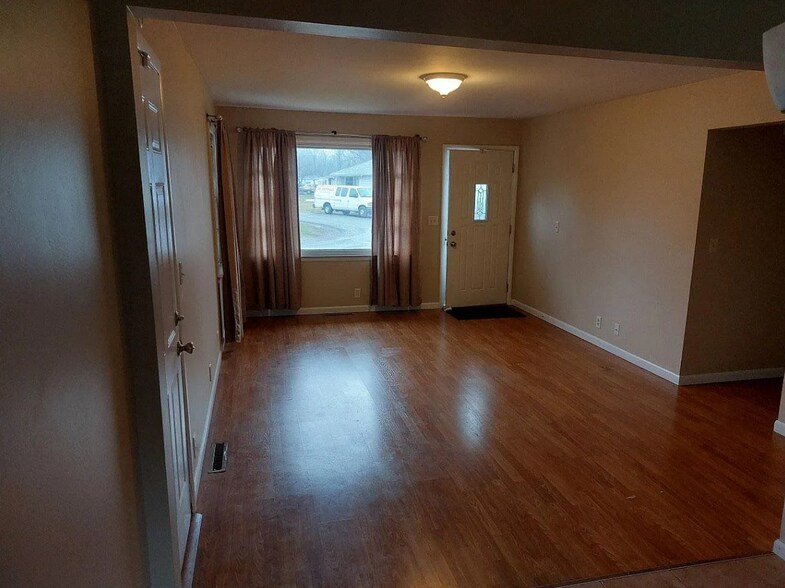 Building Photo - 1424 Southwood Dr