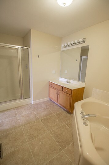 Building Photo - 541 Southampton Dr