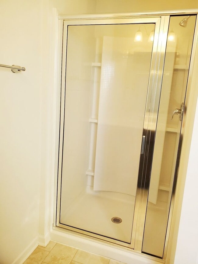 Building Photo - **Available Now** 3 Bedroom, 2.5 bath home with Great neighborhood amenities!