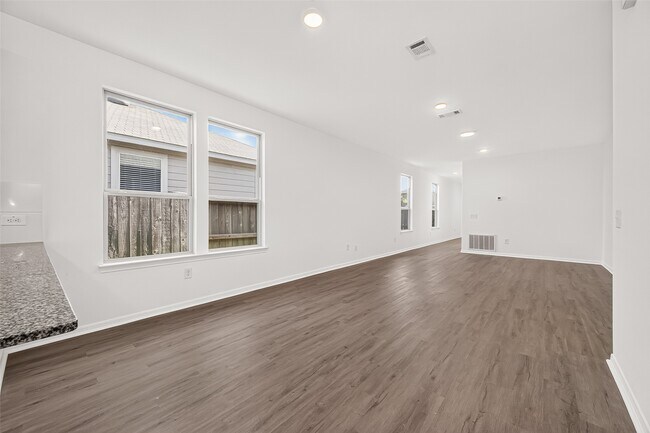 Building Photo - 16737 Oak Bough Dr