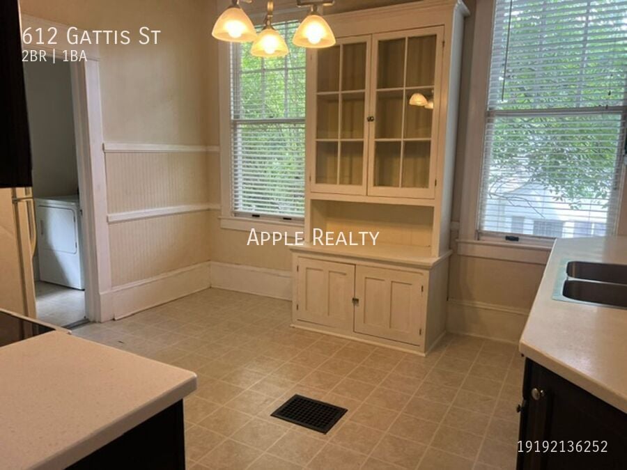 Building Photo - 612 Gattis St