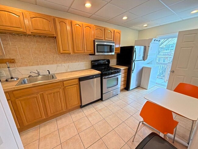 Building Photo - 130 W 8th St