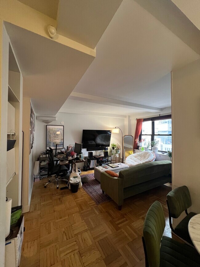 Building Photo - 135 E 54th St