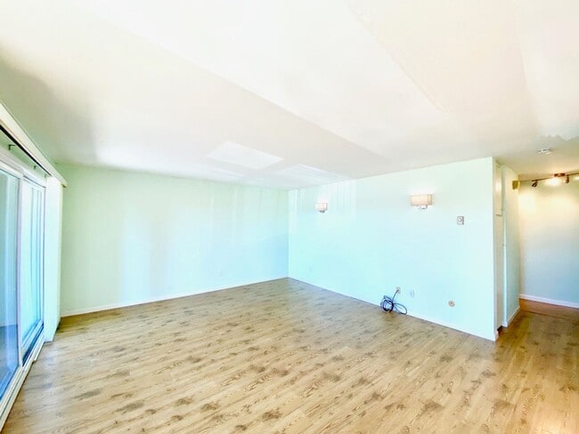 Building Photo - FOR RENT -  3 Bd/2 Ba 1,392 Sf In Friars Village Community, Townhome In San Diego Fashion Valley ...