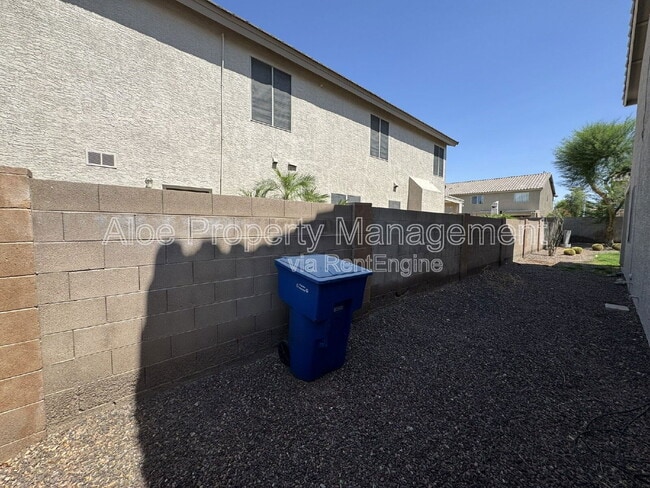 Building Photo - 491 W Ebony Way