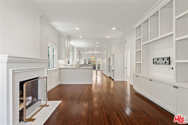 Building Photo - 2347 Parnell Ave