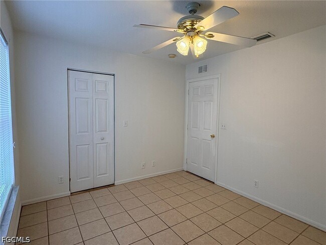 Building Photo - 8079 Pacific Beach Dr