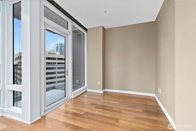 Building Photo - 10700 NE 4th St