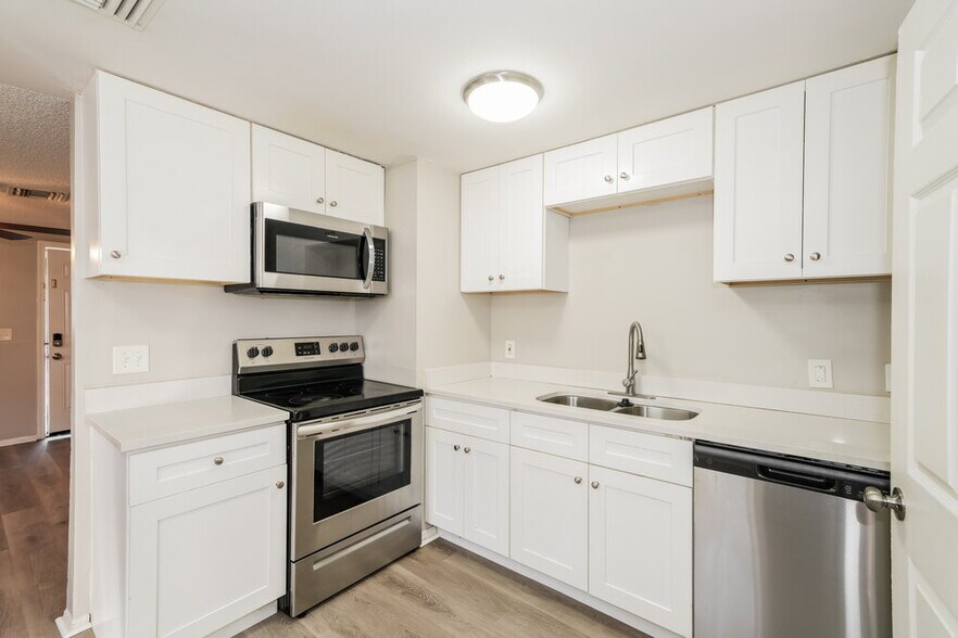 Building Photo - 2014 E Humphrey St