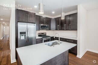 Building Photo - Large Modern Queen Village Three Bedroom /...