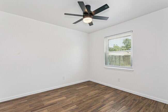 Building Photo - 470 Brian Cir