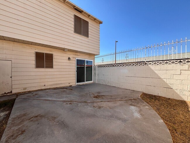 Building Photo - Desirable End-Unit Townhome with 2-Car Garage & Private Courtyard