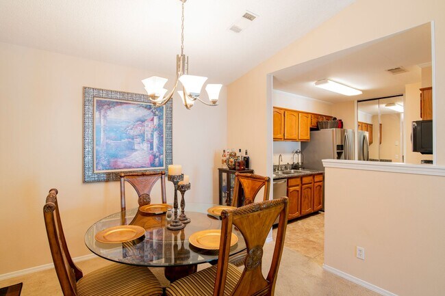 Building Photo - Well-maintained Pensacola Condo with Community Pool & Central Location