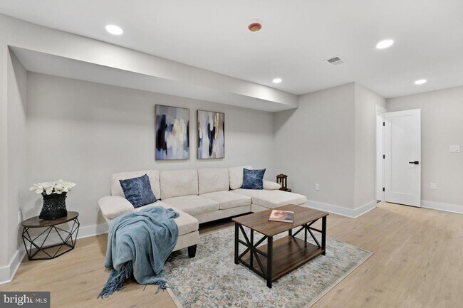 Building Photo - 5333 5th St NW